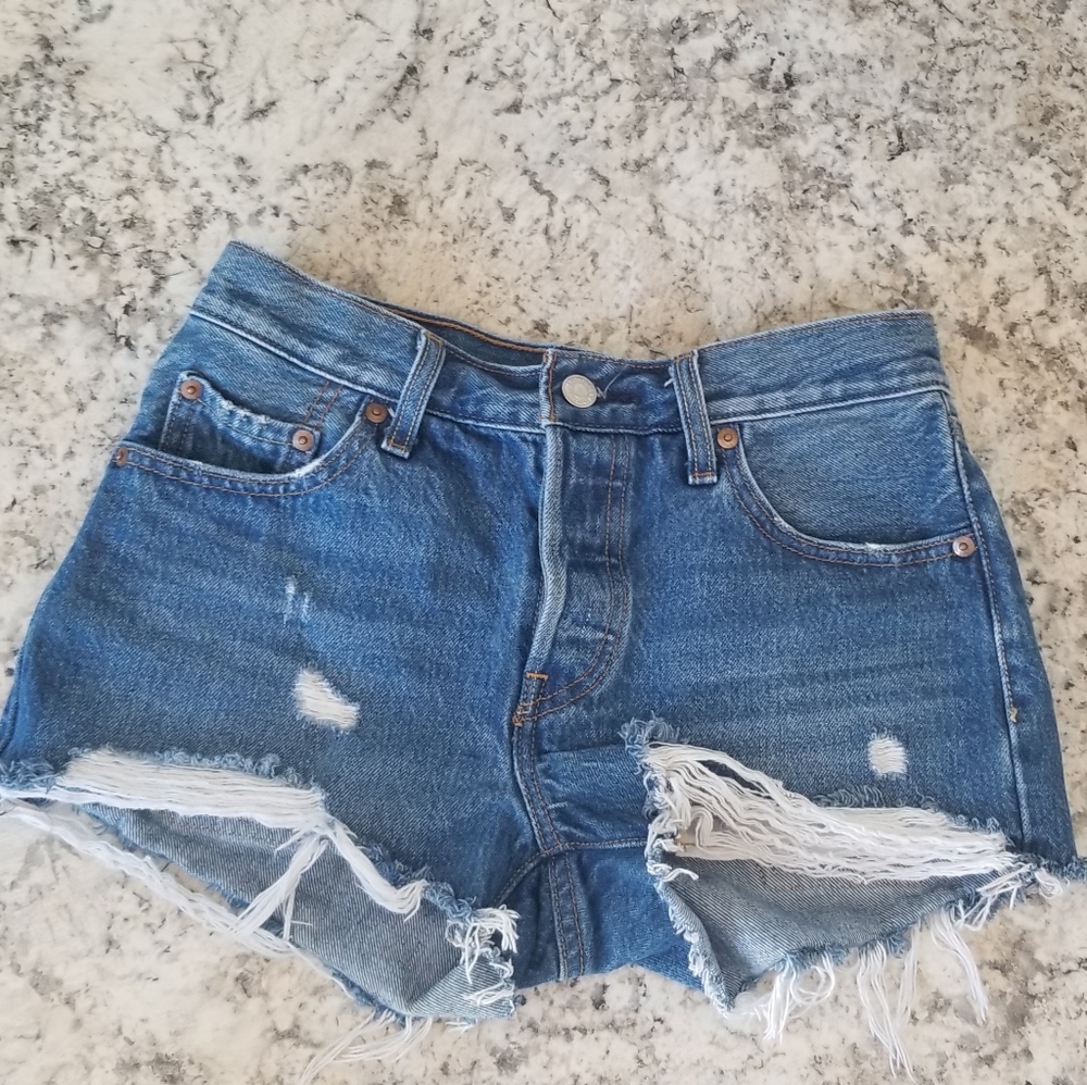Levi's denim shorts size 25